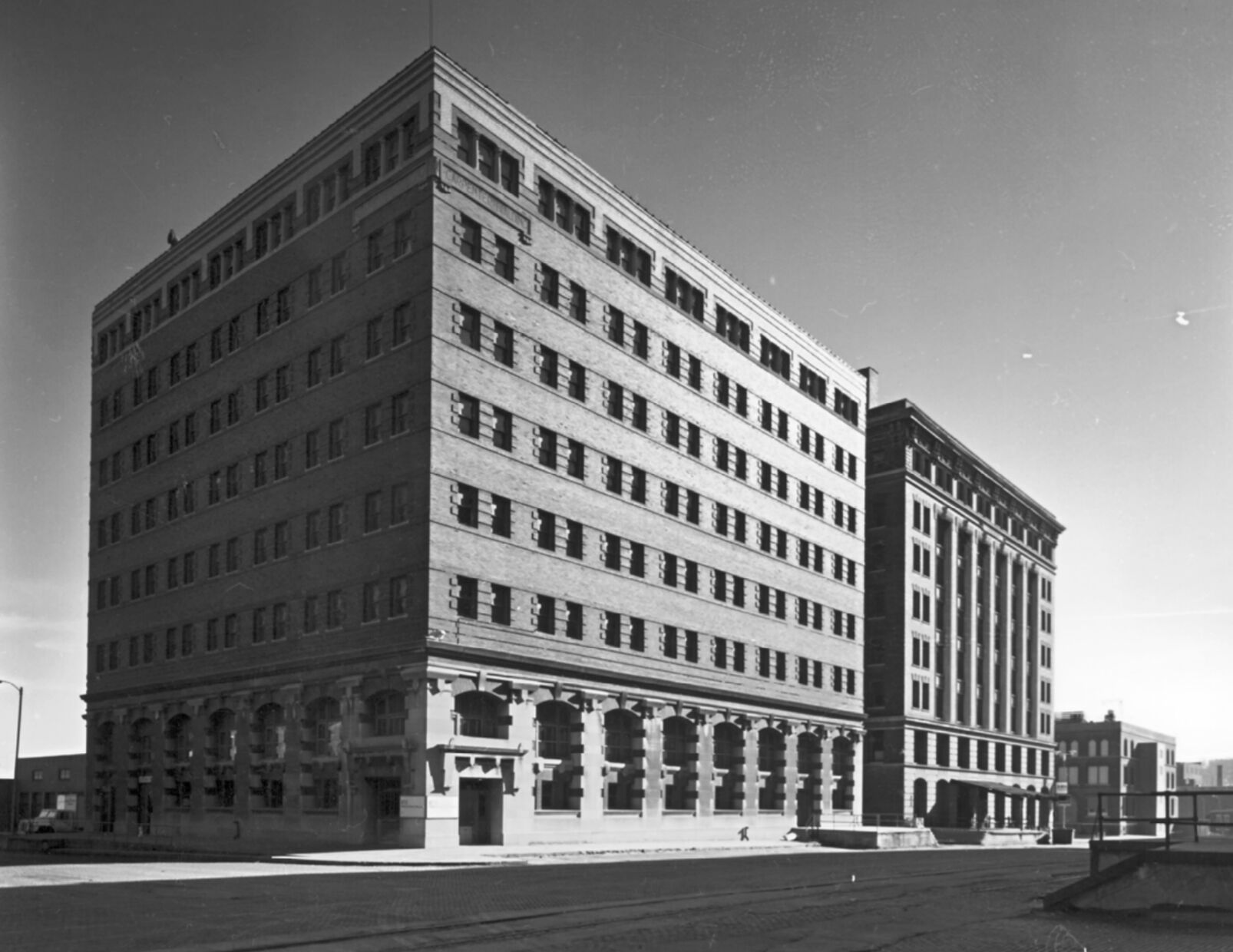 11. Carpenter Paper Co. Bldg 815 Harney St. 1986 - Lynn Meyer.jpg